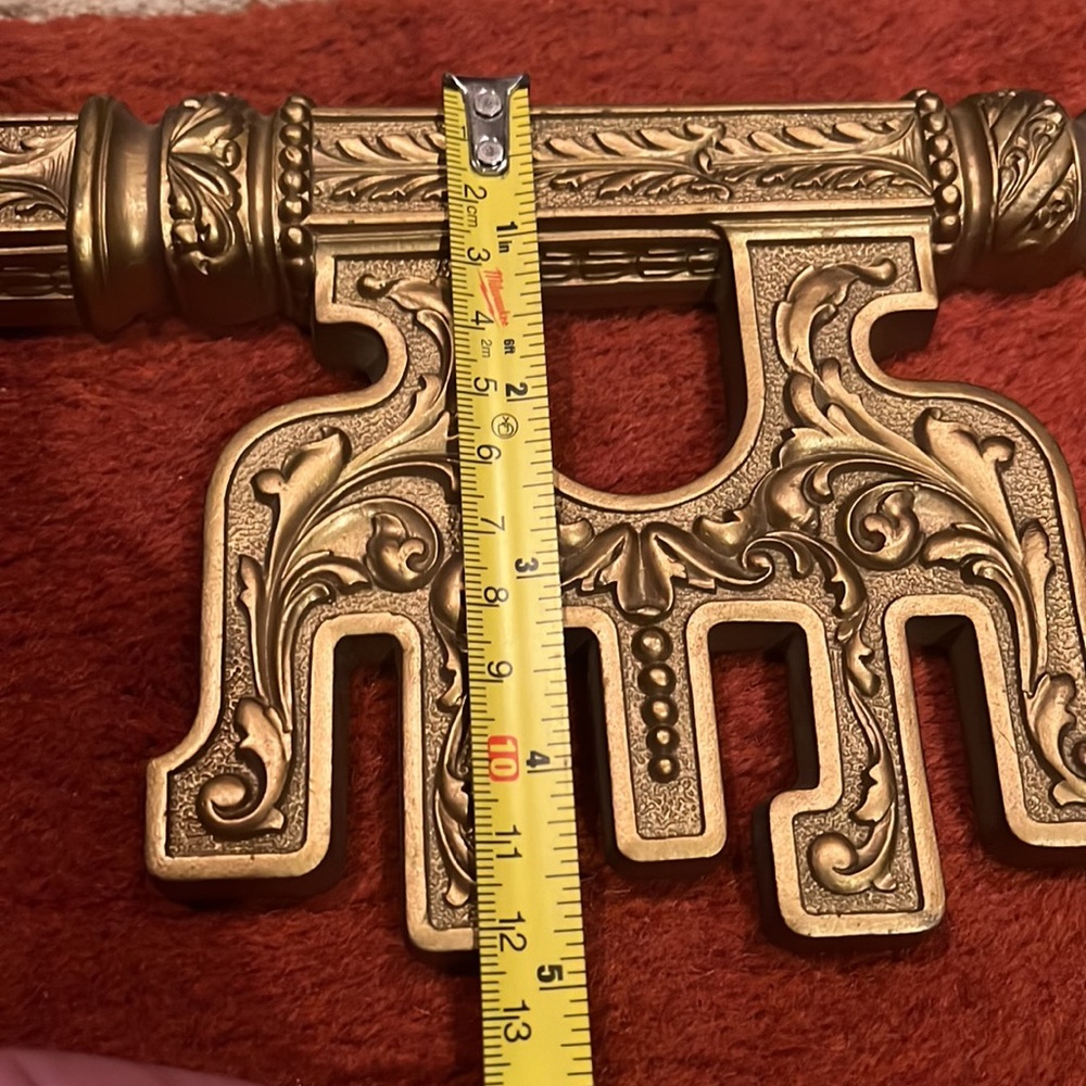 Vintage Gold Intricate Detailed Key Wall Decor - Picture 6 of 7